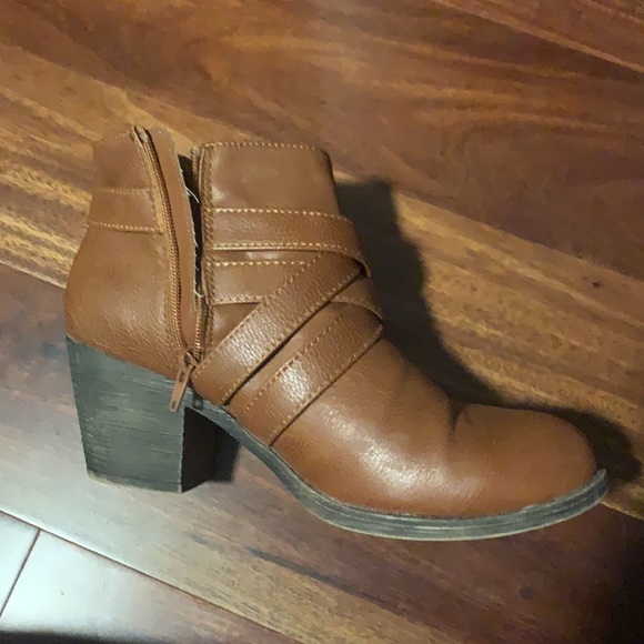 American Eagle Boots - Picture 2 of 4